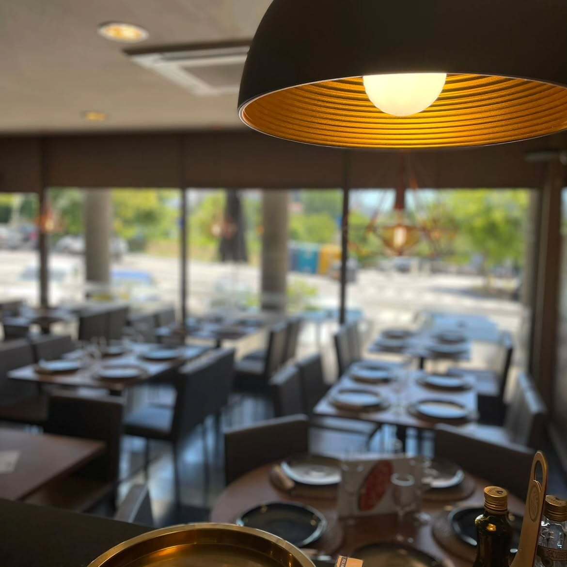 Interior acolhedor da trattoria
